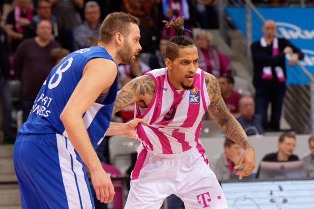 通过中场四 通过中场四