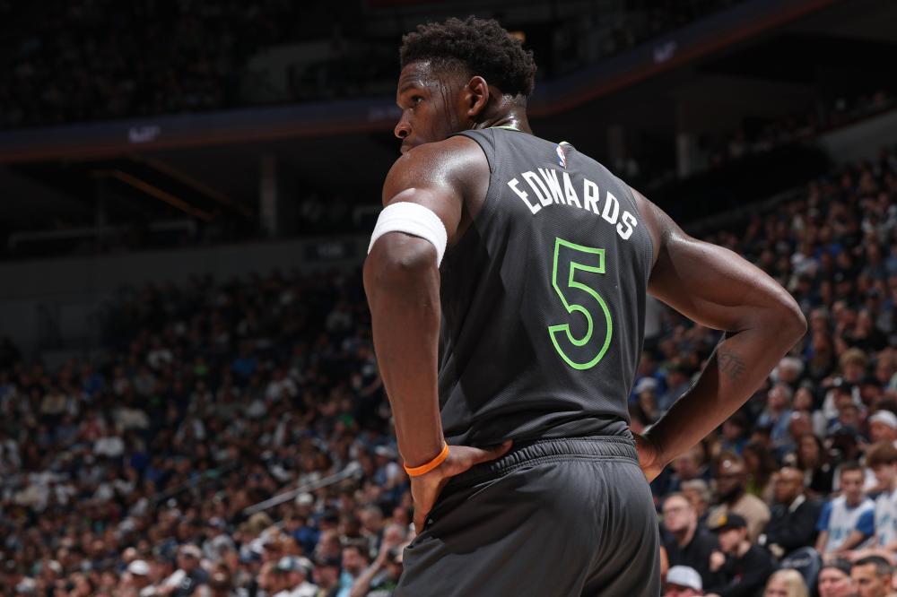 备受瞩目的 备受瞩目的